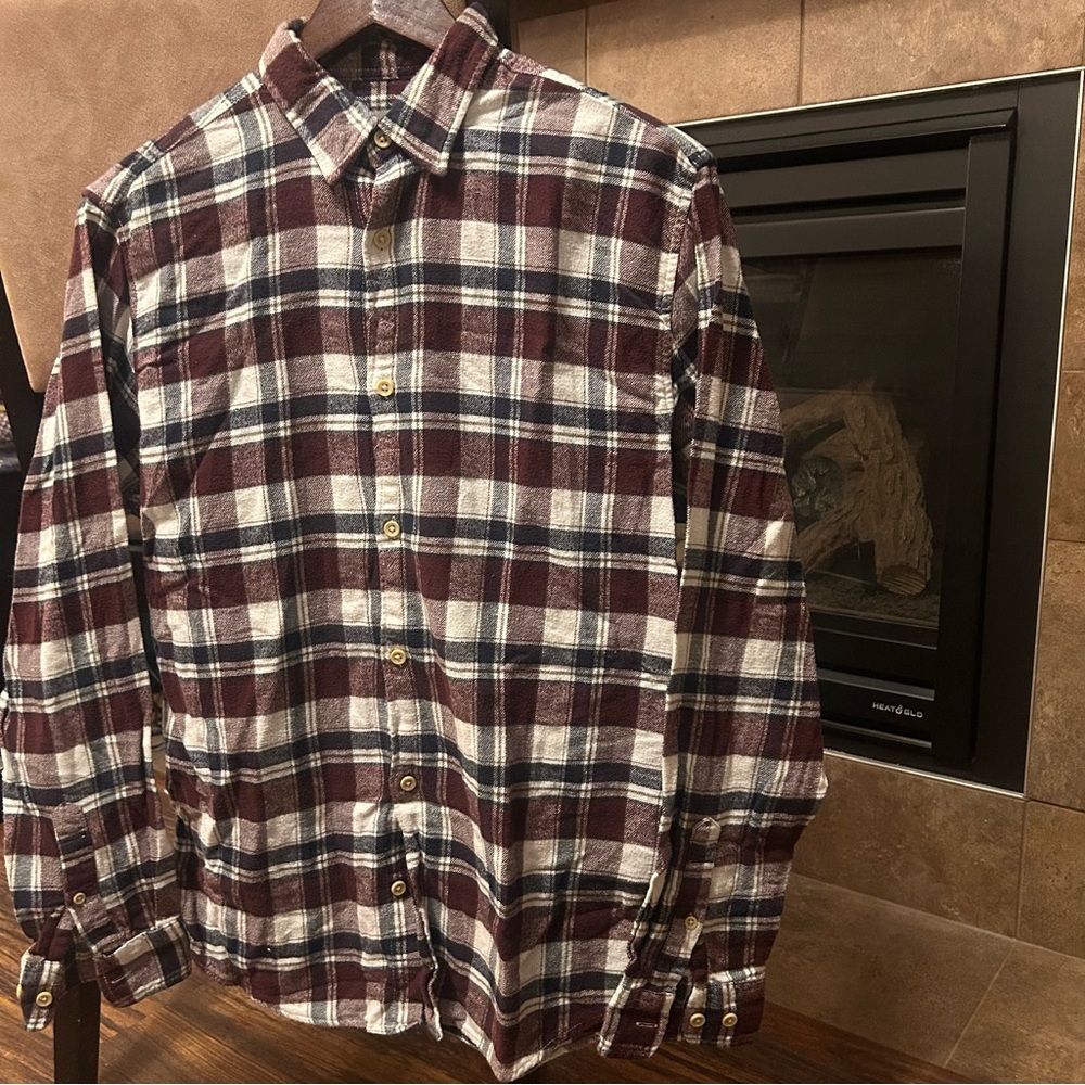 Jack & Jones Men's Plaid Button Up Flannel Shirt - Maroon and White. Size Medium